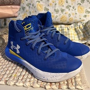 Under Armour…Steph Curry’s in Size 5.5Y